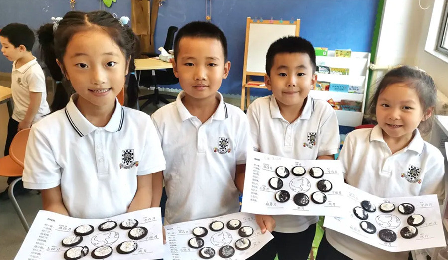 青岛国际学校-学生制作月饼及礼盒.jpg